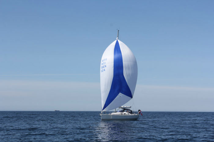 Pax for genakker på turen fra Ystad til Hasle. Jakob og Maiken havde en fin tur og gennemførte turen for sejl. Vi måtte have motoren til hjælp, der var for lidt vind til os. 