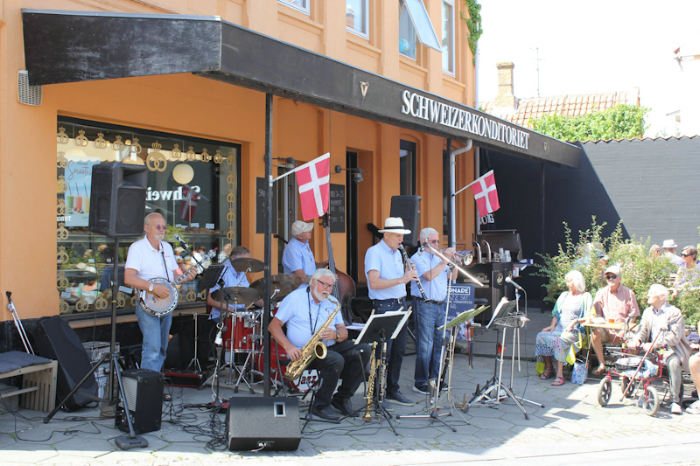 Der havde været jazz i Allinge hele ugen, før vi kom. Vi nåede lige at opleve det allersidste af det.