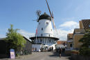 Den gamle mølle på toppen af bakken i Gudhjem. Den er nu indrettet til galleri.