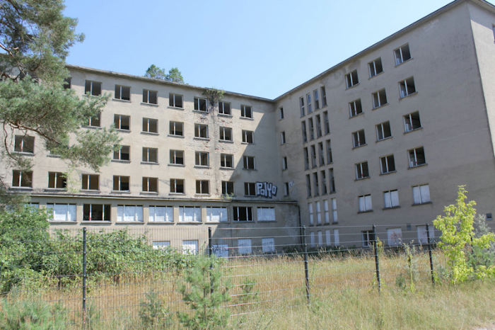 Det enorme feriecenter i Prora, som Hitler planlagde i mellemkrigsårene, men som aldrig blev bygget færdigt. Her en af de pænere dele af byggeriet.