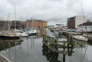 Den gamle bydel af Stralsund ligger ude på en ø. Kanalerne rundt om byen bliver brugt til havneplads for lokale sejlere. Det kræver speciel broåbning for at komme ud og ind.