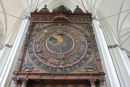 Det astronomiske ur i Marienkirche i Rostock er fra 1472 (før Columbus opdagede Amerika). Det er det ældste astronomiske ur, der stadig fungerer, og de fleste dele i uret er de oprindelige.