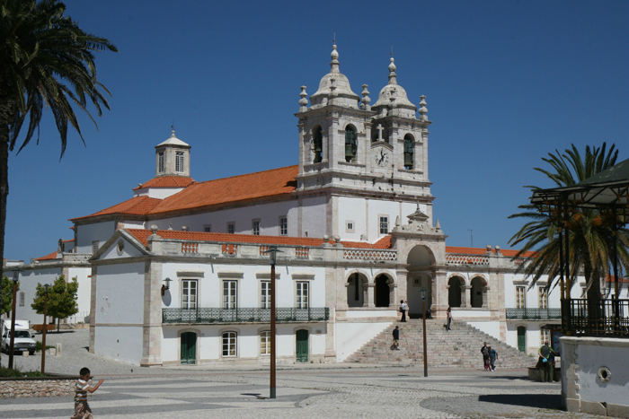 Santuário de N. Sra. da Nazaré, en rigtig flot katedral fra det 15. århundrede, der ligger oppe på toppen af klippen i Sitio.
