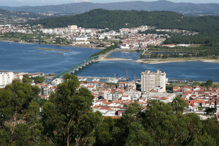 På vejen hjem fra Barcelos kørte vi forbi Viana do Castelo for at vise Maiken og Jakob udsigten oppe fra Monte de Santa Luzia. Der var noget bedre sigt, end da vi var der sidst.