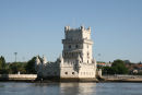 Torre de Belém, der oprindeligt er bygget midt i Tejofloden som vagt- og fyrtårn. Nu ligger det på flodens nordlige bred, er bygget i 1515-21 og nu Lissabons vartegn. 