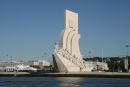 Padrão dos Descobrimentos, monumentet for opdagelserne, er fra 1960 og står ikke langt fra Torre de Belém. Det er 50 m højt og fra siden ligner det et skib. Henrik Søfareren står ude i spidsen.