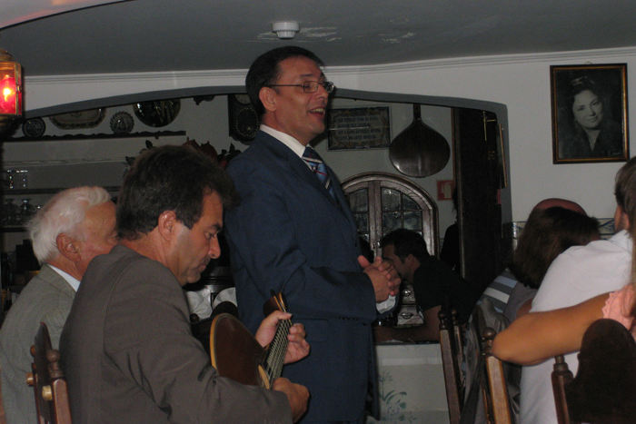 Vi besøgte Parreirinha de Alfama, en fado restaurant i Alfama området. Der var flere forskellige solister i løbet af aftenen.