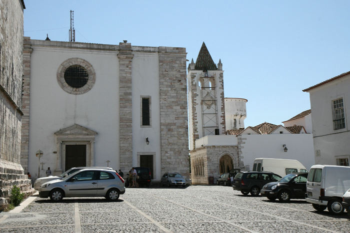 Torre de Menagem og Galeria de Desenho e Paco de D. Dinis i Estremoz. Byen, der ligger på en bjergtop, var rigtig flot inden for den gamle bymur.  
