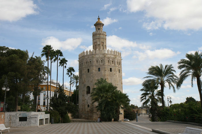 Torre del Oro – Guld tårnet – i Sevilla. Det er blevet en slags vartegn for byen. Der er indrettet et maritimt museum i tårnet. 