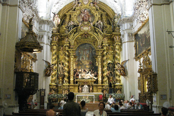 Kirken/kapellet i forbindelse med Hermandad de La Santa Caridad, var meget storslået. Det var en rigmand, der havde fået en åbenbaring og derefter brugt sine penge på indretning af denne kirke.