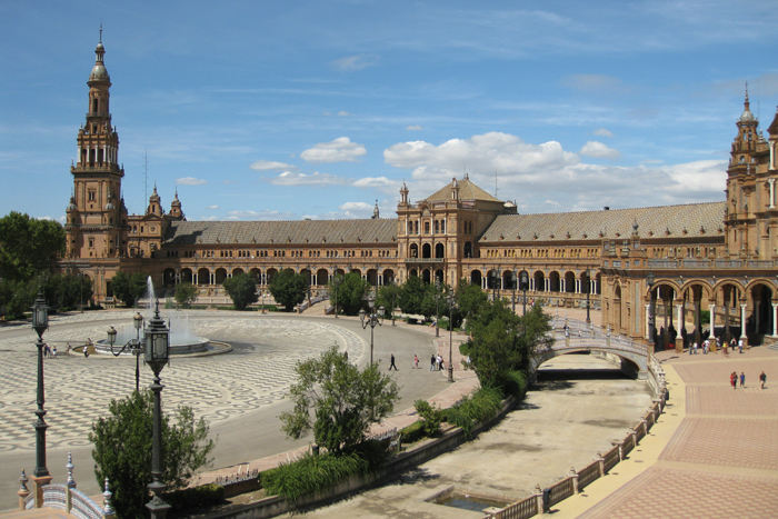 I Parque Maria Luisa ligger det imponerende slot Plaza de Espana, der er bygget i forbindelse med  verdensudstillingen i 1929.
