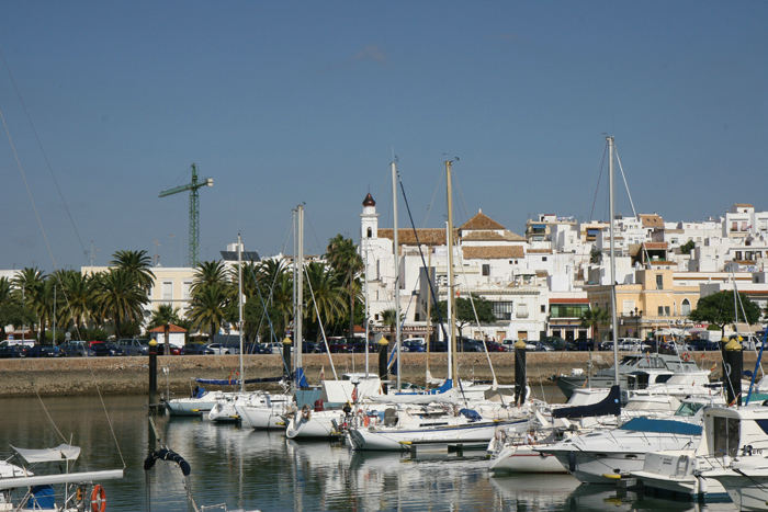 Ayamonte, som er den sidste spanske havn, faldt vi for. Det er en meget charmerende gammel by, der er bygget op ad klipperne, og havnen ligger midt inde i byen.   