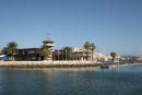 Vi forlader her Vilamoura. Der er flotte forhold i marinaen; her ses ankomst-/afgangspontonen, hvor man melder sig. 