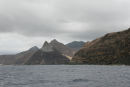 Porto Santo er en vulkanø, og det var helt specielt at sejle ind til havnen på Porto Santo langs klipperne.  