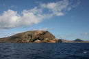 Ilhéu de Baixo ou da Cal set ude fra vandet, på turen fra Porto Santo og til Madeira. 