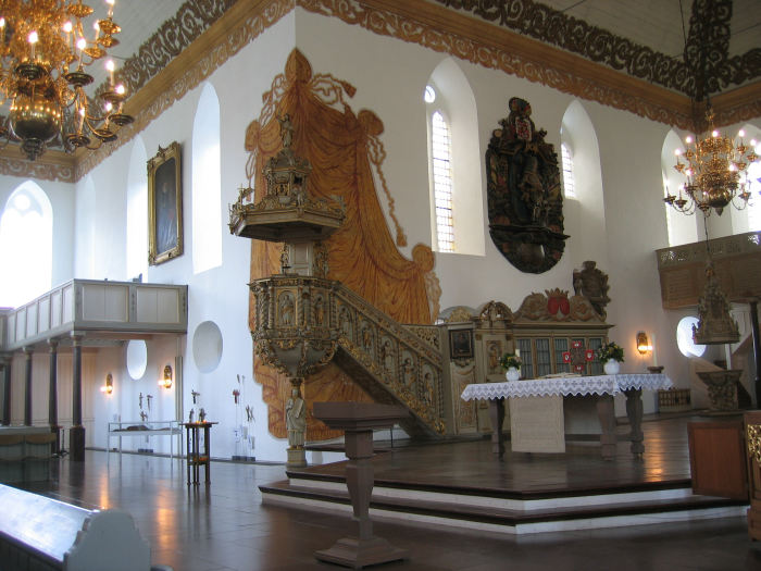 Der blev tid til et besøg i Christkirche. Kirken er bygget i 1695 - 1700 af Christian V. Prædikestolen er lavet af H. Pahl fra Rendsburg, og den holdes oppe af en enkelt figur af Moses.