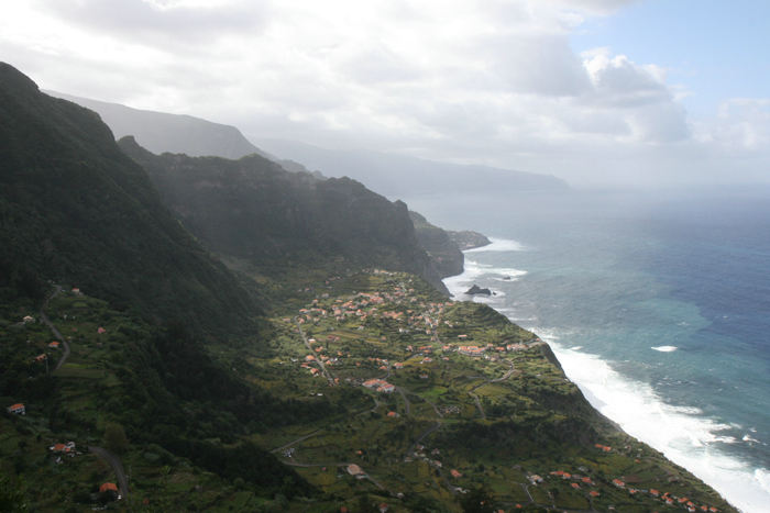Fra Miradouro Cabanas er der en flot udsigt over Arco de São Jorge og en del af Madeiras nordkyst.  
