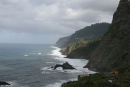 Den barske nordkyst af Madeira. Da vi forlod Calheta på sydkysten var det sol og stille, mens det på nordkysten var overskyet og blæsende.  