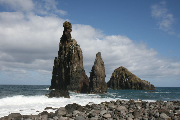 Ilhéus da Ribeira da Janela, der ligger på nordkysten af Madeira, tæt på Porto Moniz. 