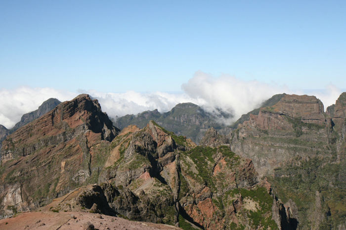 Udsigten fra Pico do Areeiro er betagende, når det er godt vejr. Vi havde været der et par dage før og var blevet mødt med en isnende vind og lavtliggende skyer, så vi ikke kunne se noget. 