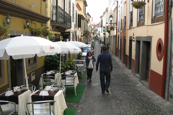 Rua de Santa Maria i Funchal er fyldt med restauranter af en hver slags. En rigtig hyggelig gade i den gamle bydel.   