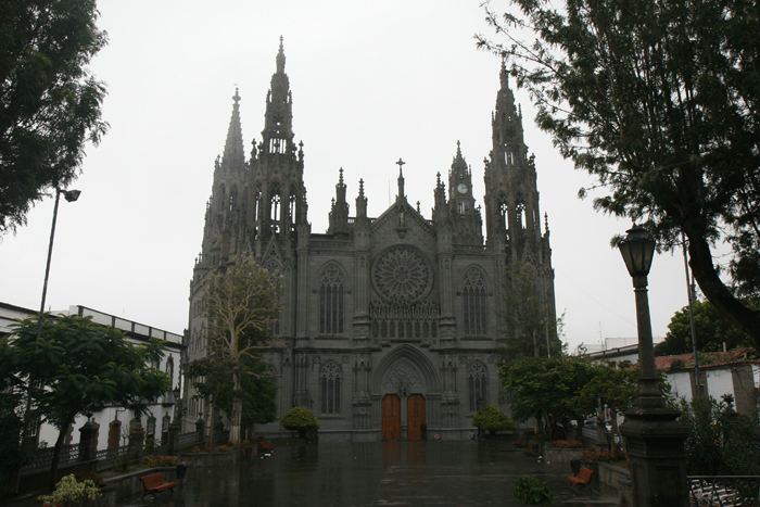 Catedral de San Juan Bautista er opført i 1909-17 i sort lavasten. Det var meningen, at den skulle have været en tro kopi af Catedral de la Sagrada Familia i Barcelona, men blev det ikke helt.