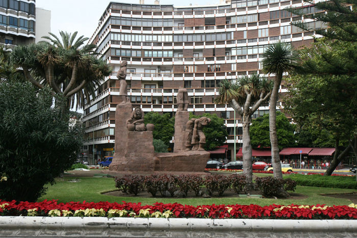 I Las Palmas de Gran Canaria stod julestjernerne i fuldt flor. Her er de brugt som bundplanter i en stor rundkørsel, men de stod overalt.