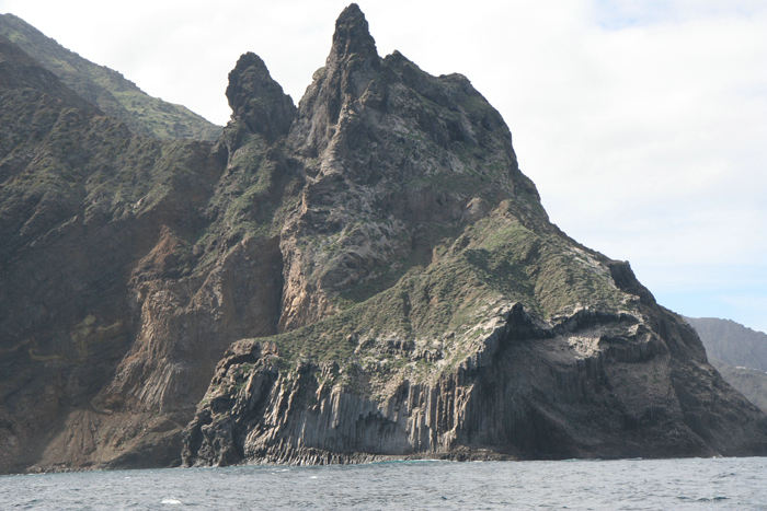 De fantastisk flotte Roques de los Organos (orgelpiberne) på nordsiden af La Gomera. Der er hundredvis af små basaltsøjler; nogle når en højde af 80 m. Desværre var lyset ikke med os til foto. 