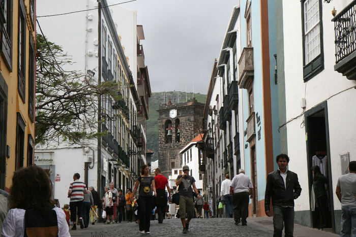 Calle O,Daly, hovedgaden i Santa Cruz de La Palma. Her var trængsel, når krydstogtskibene lagde til - ellers var der meget god plads. 