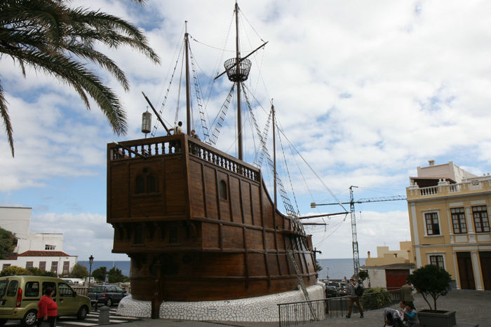 Museo Naval i Santa Cruz de La Palma. En af de mest besynderlige museumsbygninger, vi har set. Den er bygget i beton og en 1:1 kopi af Columbus’ skib Santa Maria. Det er et maritimt museum.