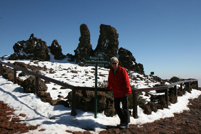 Skipperinden på toppen af La Palma, på Roque de los Muchachas. De sidste par meter kan man ikke bestige; det skulle efter sigende være størknet mudder, så det holder ikke til de mange turister.