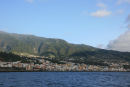 Santa Crux de La Palma ligger på øens østside, i læ af bjergene. Bortset fra selve Santa Cruz er bebyggelsen på La Palma er meget spredt. 