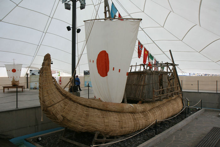 I parken i forbindelse med Pirámides de Güímar er der udover selve museet lavet en udstilling, hvor bl.a. kopier af Thor Heyerdahl’s sivbåde kan studeres.   