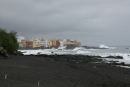 Det var lidt dårligt vejr, da vi besøgte Puerto de La Cruz. Vinden var i nord og bølgerne brækkede ind mod stranden. Flot syn, men ikke badevejr. 