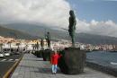 På pladsen foran Basilica de La Patrona de Canarias i Candelaria står 9 bronzestatuer af de meneyer (konger), der i sin tid herskede over Tenerife.  