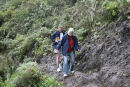 Inger Lise og Ole på vej ud til det nordøstlige punkt på Tenerife. Det var lidt af en stroppetur i et noget uvejsomt terræn.