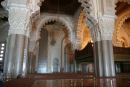 35.000 arbejdere har brugt 50 millioner arbejdstimer for at bygge Mosquée Hassan II. Der kan ligge 25.000 muslimer og bede samtidig inde i moskeen. 